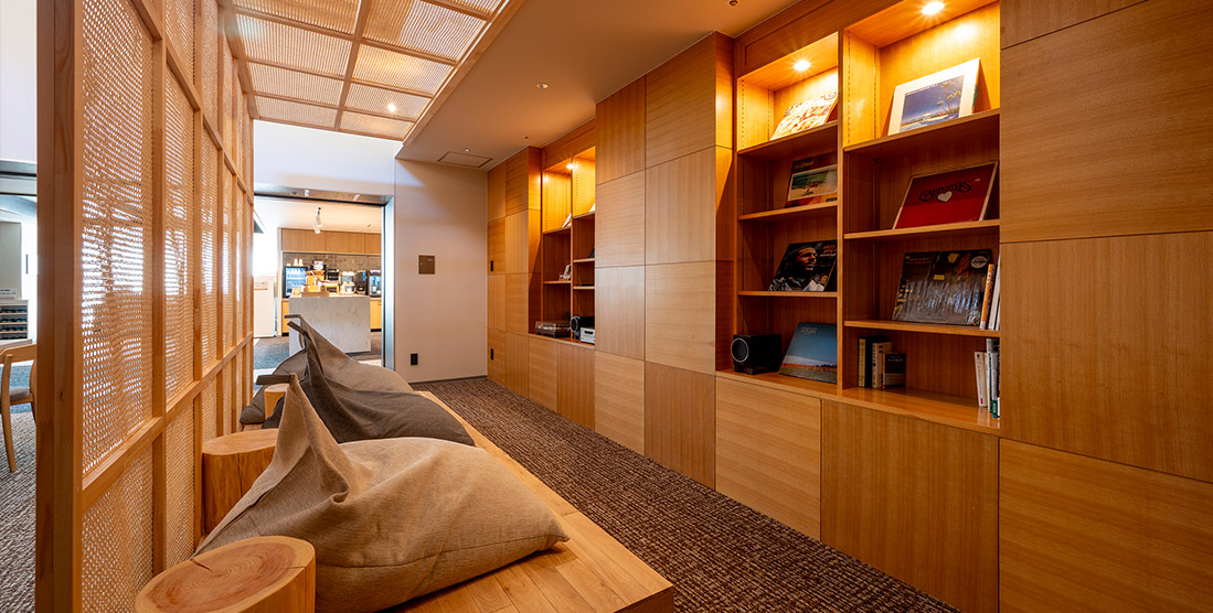 LOUNGE