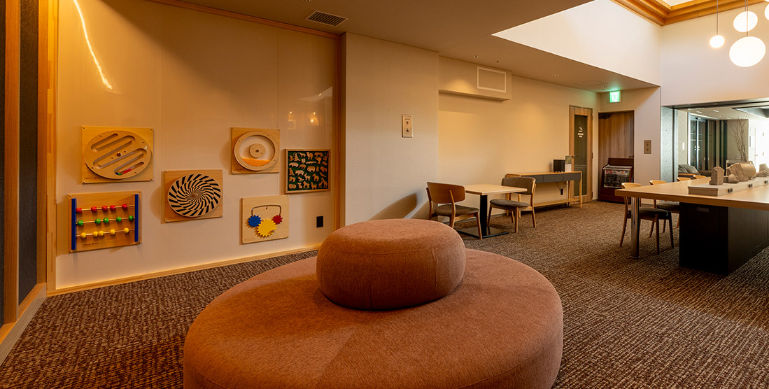 LOUNGE
